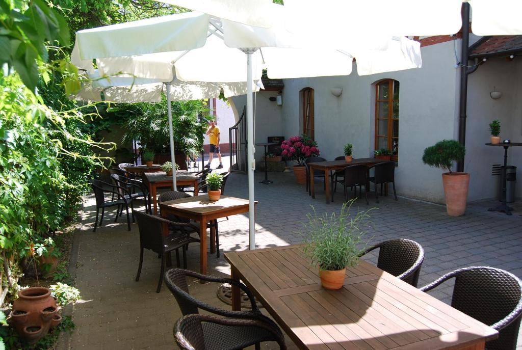 Landhotel St. Gereon Nackenheim Esterno foto
